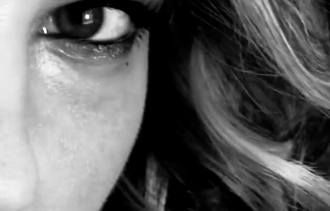 Kelly Padrick: The Indie Pop Singer-Songwriter Behind a Long, Independent Career